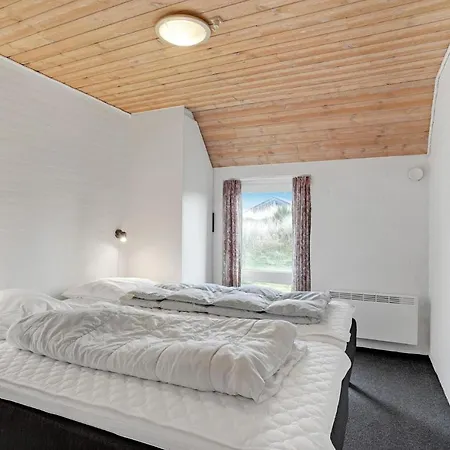 Feriehus Cozy In Ringkobing With Kitchen Klegod